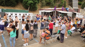 Adin guztietako jendeak gozatuko du aurten ere Portu Zaharreko jaietaz.