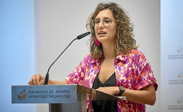 La parlamentaria Irati Jiménez, de EH Bildu, es la encargada de presidir la comisión.Miguel OSÉS