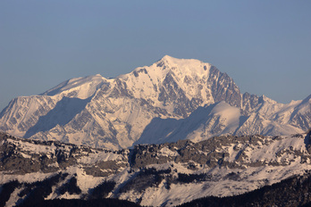 Mont Blanc Alpeetako gailurra. 