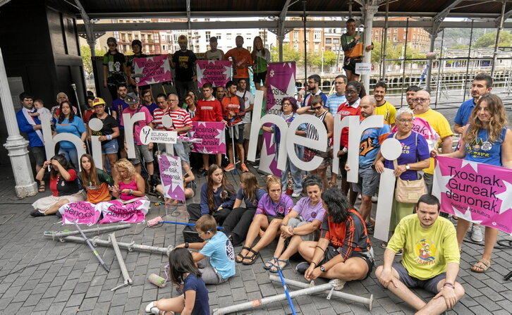 Comparecencia de Bilboko Konpartsak, ayer en Bilbo.