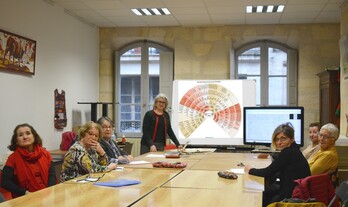Depuis trois ans,  Marie Eppherre-Provensal anime des ateliers de généalogie basque à la Maison basque de Bordeaux. 