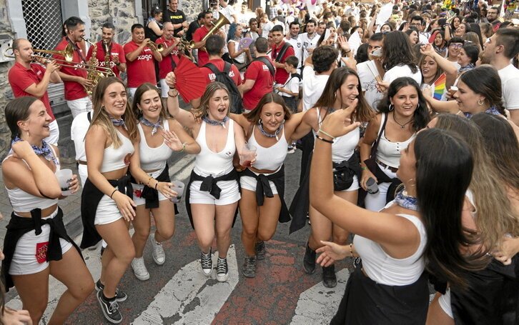 Leitzan igandean botako dute txupinazoa, baina parranda bezperan hasiko da.