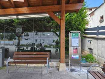 Udalak jarritako desfibriladore bat Zierbenan.