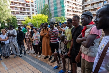 Amarako kofradia plazan egon diren Malitarrak Arantzazura lekualdatu dituzte.