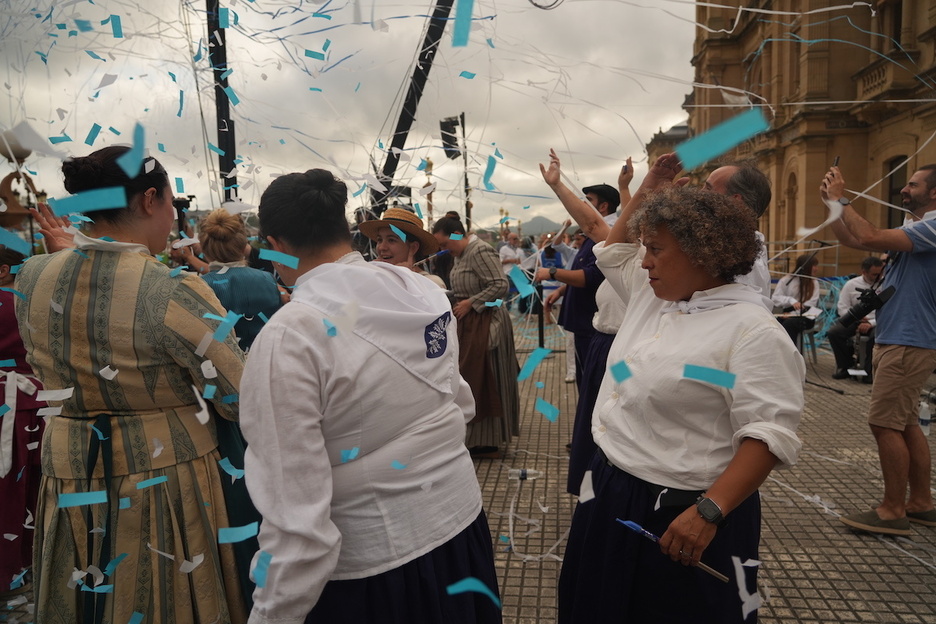 Erraldoiak eta buruhandiak, batera eta bestera Alderdi Ederren.