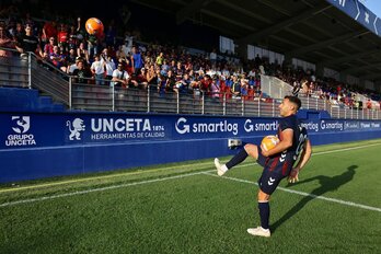 Alvaro Rodríguez ha sido presentado por sorpresa en el descanso como nuevo jugador del Eibar. Llega del Albacete.