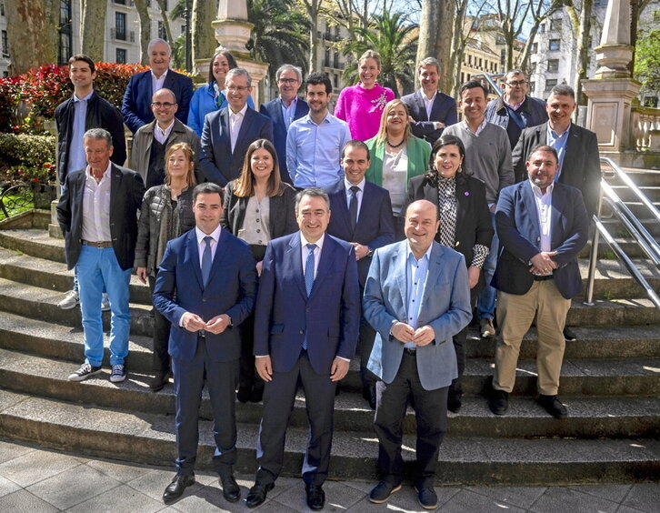 Anterior y actual EBB en su reunión de relevo tras las elecciones internas.