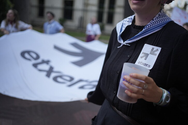 Manifestación de Sare en Gasteiz en el día principal de La Blanca.