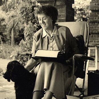 Enid Blyton etengabe idazten zuen.