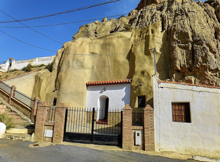 Irudi hauek Granadako probintzian dagoen Guadixi dagozkio, hantxe baitaude kobazulo-etxeak.