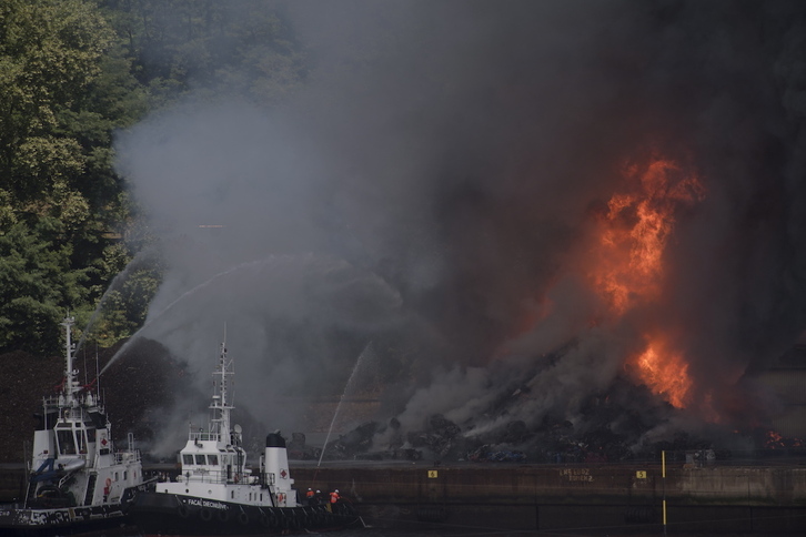 2018ko abuztuan piztu zen sutea Pasaiako Portuan, Lezo inguruan.