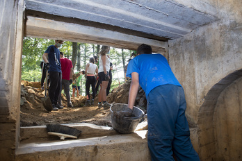 Trabajos en el búnker de Lesaka, dentro de esta dinámica por la memoria histórica.