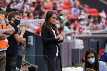 Iturregi, en un partido en San Mamés en el banquillo del Athletic.