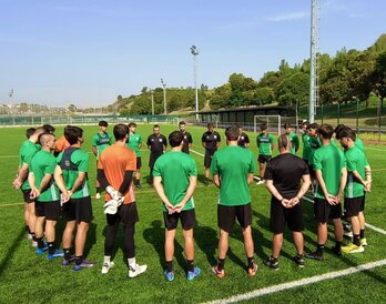 El Sestao, en cuya escuela estaba el pequeño, ha guardado un minuto de silencio en el entrenamiento de este martes.
