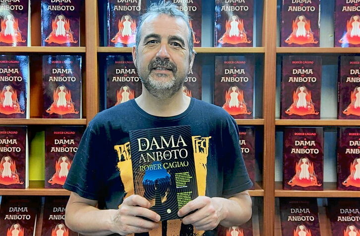 Roberto Cagio, autor de la novela «La dama de Anboto».