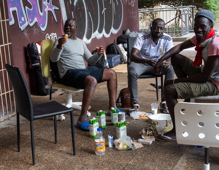 Algunos de los jóvenes malienses que dormían en la calle en Amara Berri, ahora en Arantzazu.