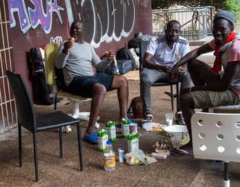 Algunos de los jóvenes malienses que dormían en la calle en Amara Berri, ahora en Arantzazu.