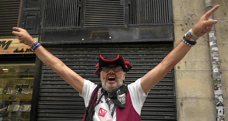 Donostiako kofradiak beso zabalik daude parte hartzaileentzat.