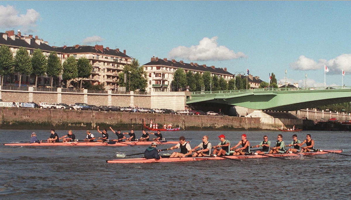 Oxford eta Cambridge unibertsitateetako ontziak, 1997ko estropadan. (Mehdi FEDOUACH/AFP)