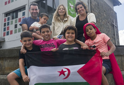 Oporrak Bakean programan parte hartu duten bi familia.