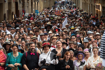 Belle Epoque-ko jantzitegia izaten da nagusi Irrikitaldiko egunean.