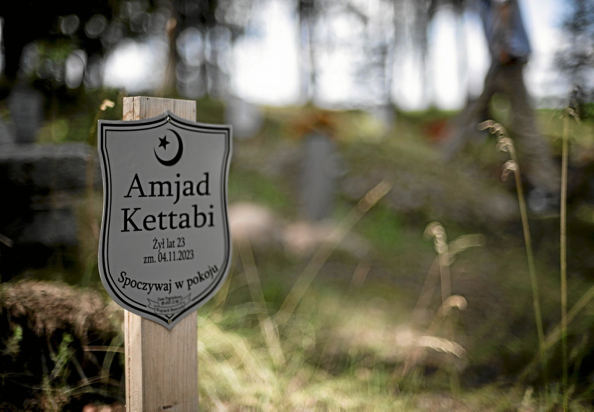 Hotzak hildako migratzaile baten hilobia, Bohonikin. Gilad SADE