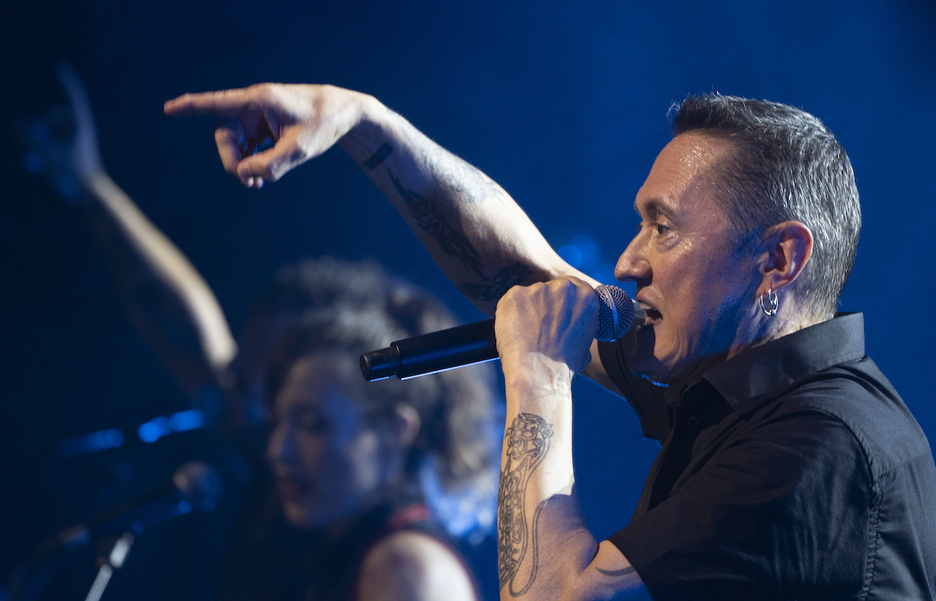 Fermín Muguruza, al micrófono en Mosku.