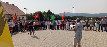 Dozenaka pertsonak hartu dute parte ekitaldian.