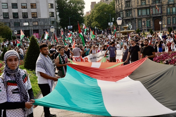 Ehunka pertsona batu ditu mobilizazioak.