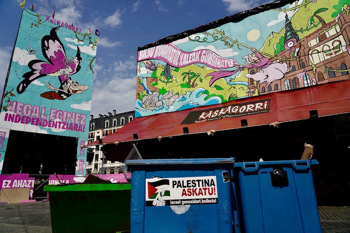 Kaskagorri gazte konpartsaren txosna. (Marisol RAMIREZ | FOKU)