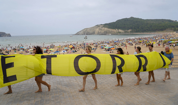 Ongi Etorri Errefuxiatuak (OEE) plataformaren Marea Horia.