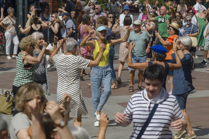 Euskal dantzak en Aste Nagusia de Donostia.