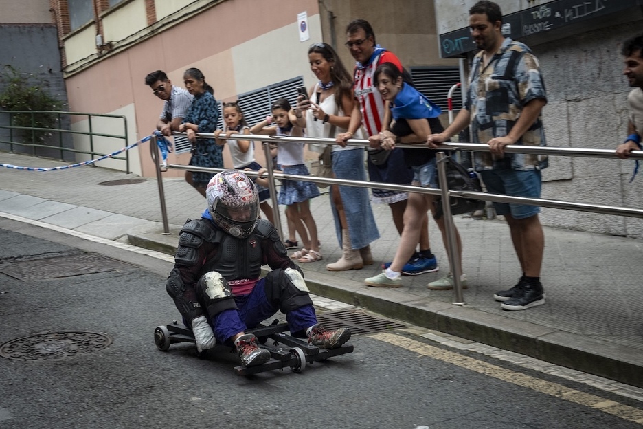 Haur bat goitibera lehiaketan.