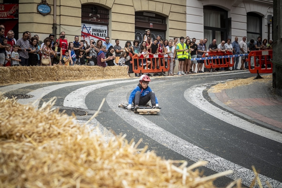 Jendetza bildu da goitibera lehiaketan.