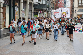 Luberriren aldeko martxa alde zaharrean zehar.