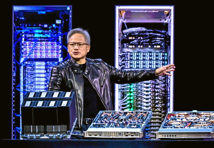 El CEO de Nvidia, Jensen Huang, explica en una conferencia celebrada en California este pasado marzo, las características de los nuevos productos creados la empresa.