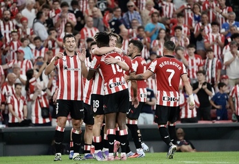 Los jugadores del Athletic celebrando el gol de Nico Williams.