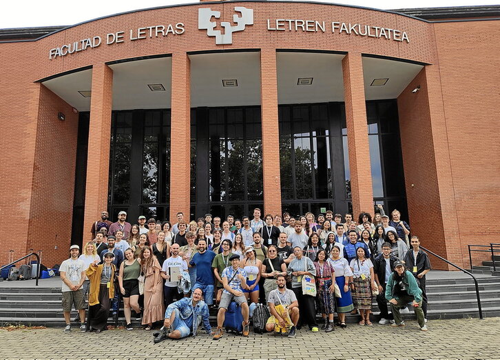 Encuentro en Gasteiz de jóvenes que hablan 68 lenguas minorizadas en el mundo. (Asier VERA)