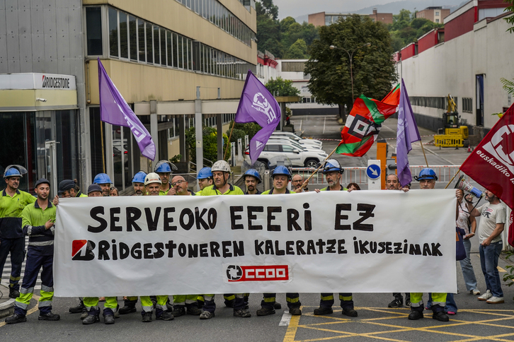 Los trabajadores de Bridgestone protestaron por las intenciones de Serveo de despedir a 22 trabajadores.