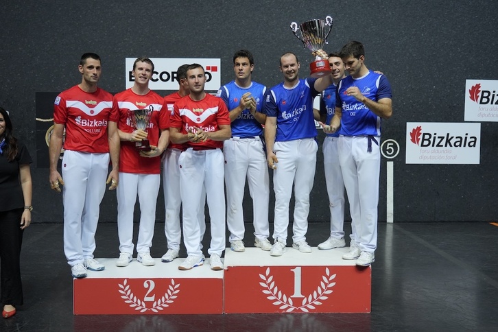 Bizkaia Torneoko podiuma, Oiz taldeko kideak lehen kaxoian daudela, Elordi buru.