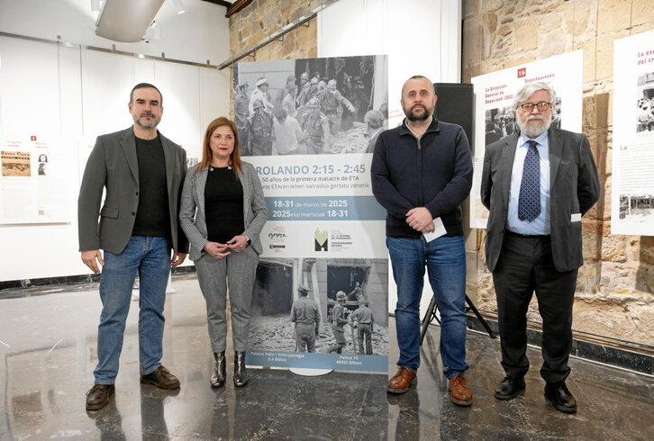 Alberto Alonso, entre la consejera San José y el director del Memorial, Florencio Domínguez.