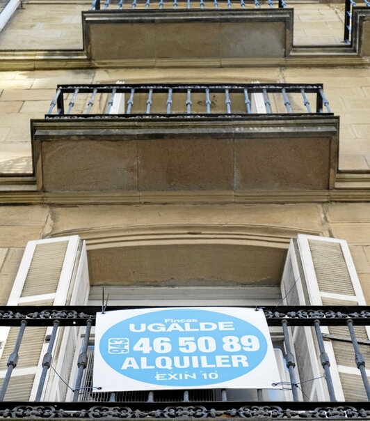 Imagen de archivo de un anuncio de alquiler.