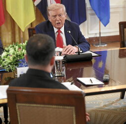 Imagen del encuentro entre Donald Trump y Volodimir Zelenski en la Casa Blanca.