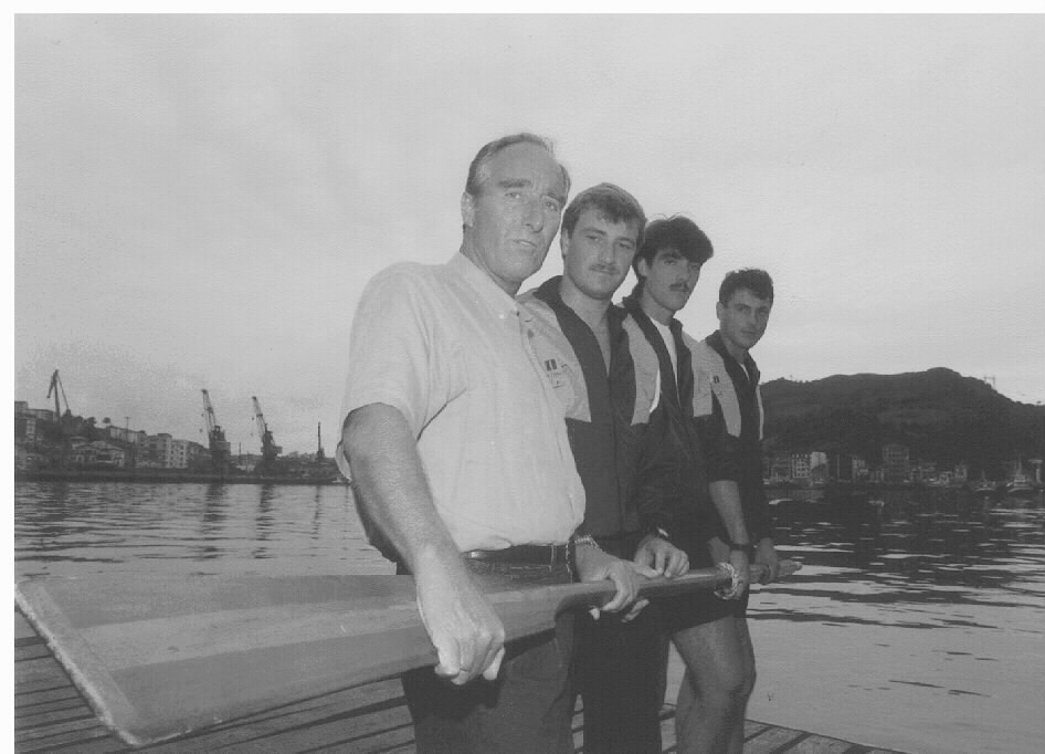 Rudy Holke, San Juango hiru errumaniarrak alboan dituela: Emil Alexandru, Silviu Rastoaca eta Mihail Ursachi. (Juanjo AYGÜES/EL DIARIO VASCO)