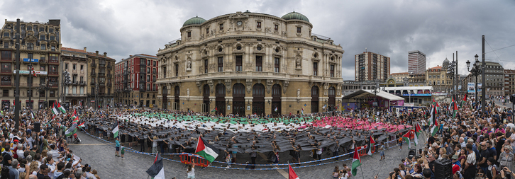 Bilboko Konpartsek Arriaga planzan egindako mosaikoa, Palestinari babesa adierazteko.
