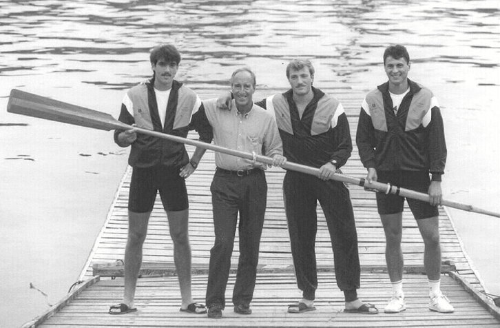 Rudy Holke, San Juango hiru errumaniarrekin batera: Emil Alexandru, Silviu Rastoaca eta Mihail Ursachi.