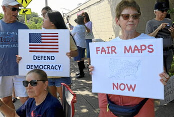 Texasko demokratek kontzentrazioak egiten dituzte herrialdean Gerrymandering-aren aurka borrokatzeko; Rochesterren (AEB), 2025eko abuztuaren 16an