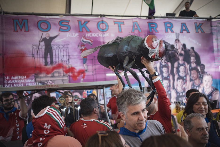 La Mosca está de vuelta en la txosna de Moskotarrak.