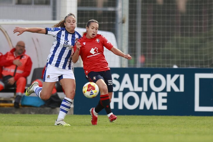 Un lance del partido en Tajonar entre Osasuna y Real Sociedad.