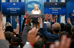 Etxe Zuriko prentsa idazkaria, Karoline Leavitt, astearteko prentsaurrekoan.